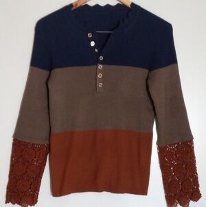 Long Sleeve ribbed color block top with crochet sleeve detail women size medium